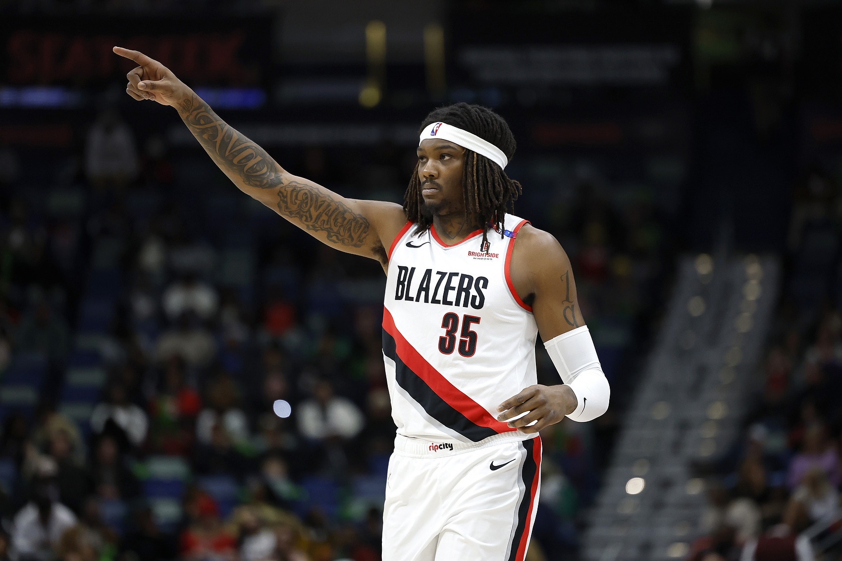 开云App-记者：开拓者这边罗威是最可能被交易的 亨德森有进步就不会动